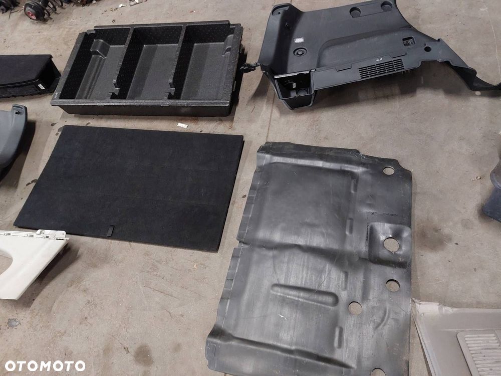 WNĘTRZE BAGAŻNIKA KIA CARENS IV LIFT - 3