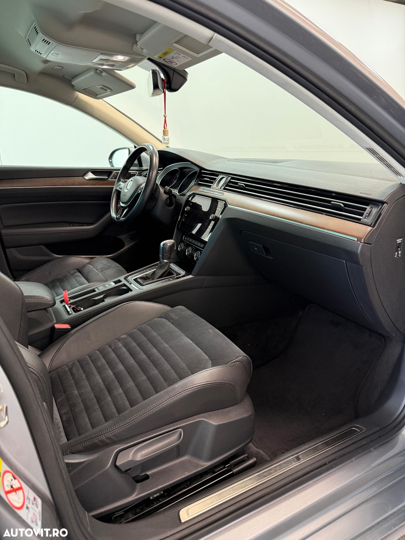 Volkswagen Passat 2.0 TDI DSG 4Motion R Executive - 8
