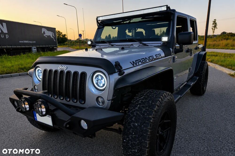 Jeep Wrangler 3.6 Unlim Sahara - 10