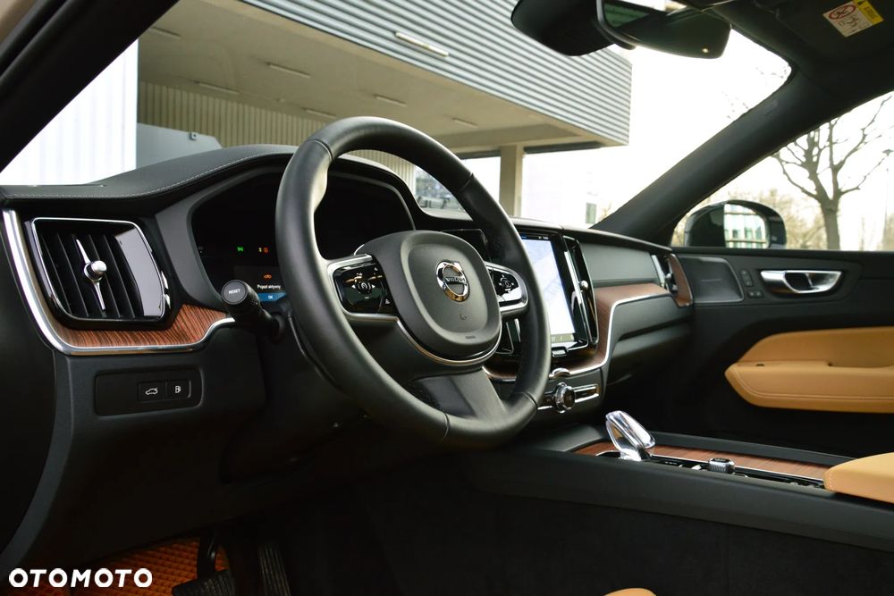 Volvo XC 60 T8 Plug-In Hybrid AWD Ultimate Dark - 13