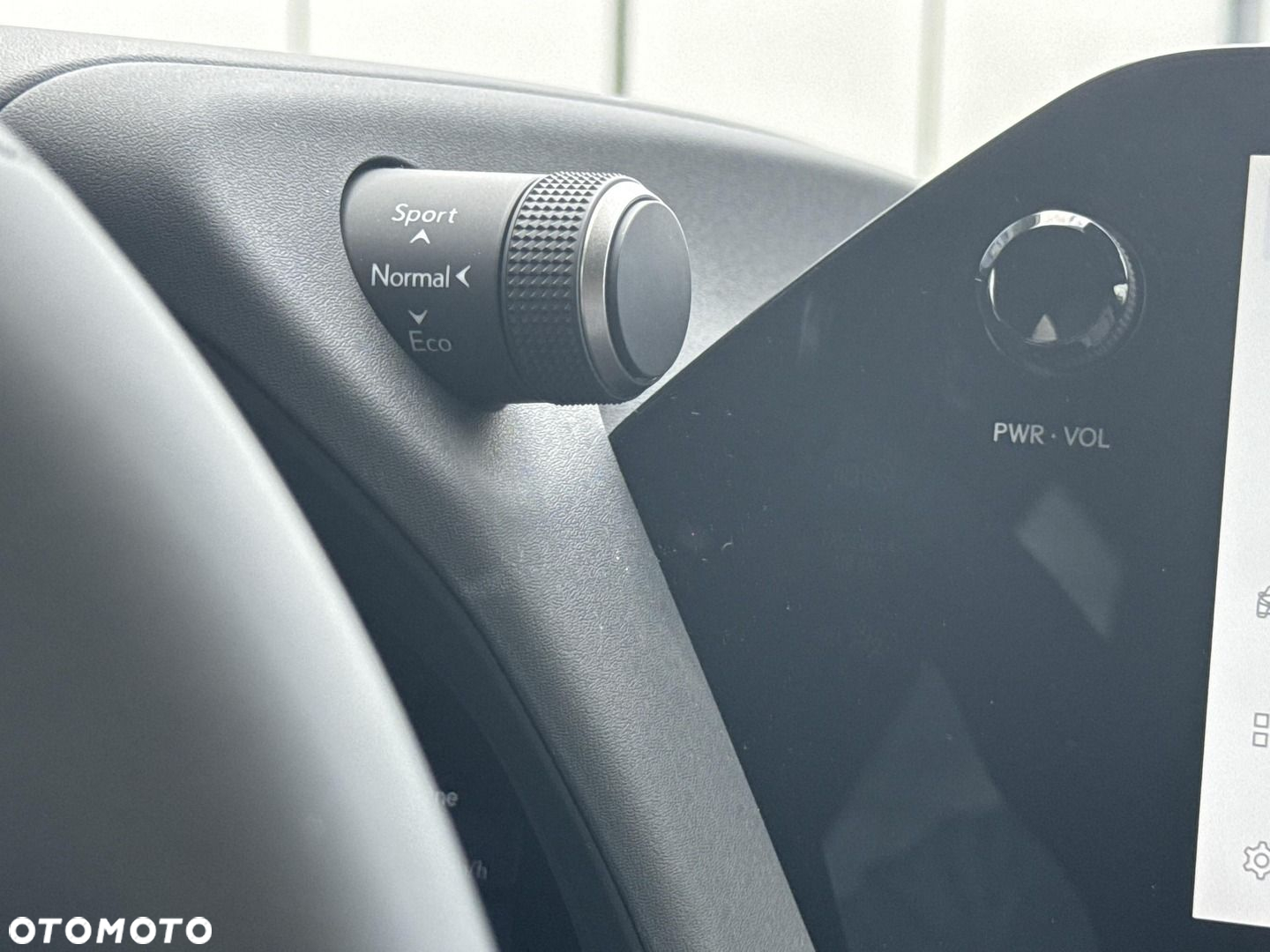 Lexus UX - 21