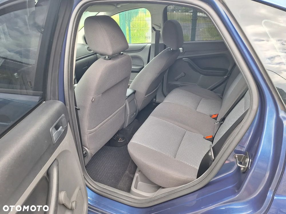 Ford Focus 1.8 FF Ghia - 9