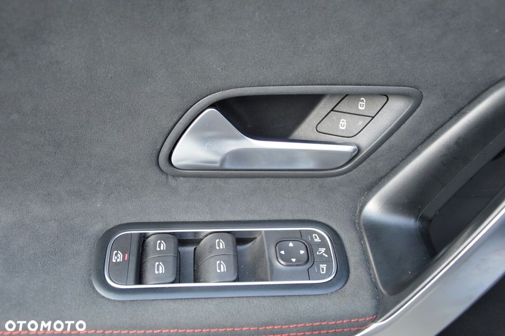 Mercedes-Benz CLA 200 mHEV AMG Line 7G-DCT - 17