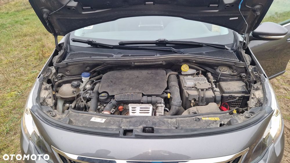 Peugeot 2008 1.2 Pure Tech GPF Allure S&S - 25