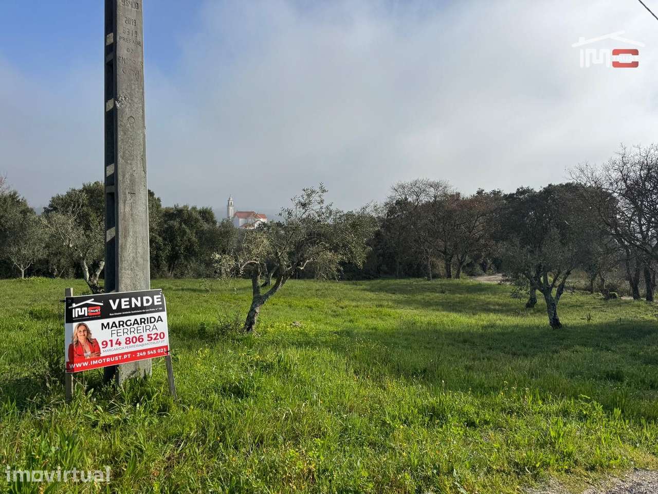 Terreno com possibilidade de construção com uma área 1898 M2 - Grande imagem: 2/21