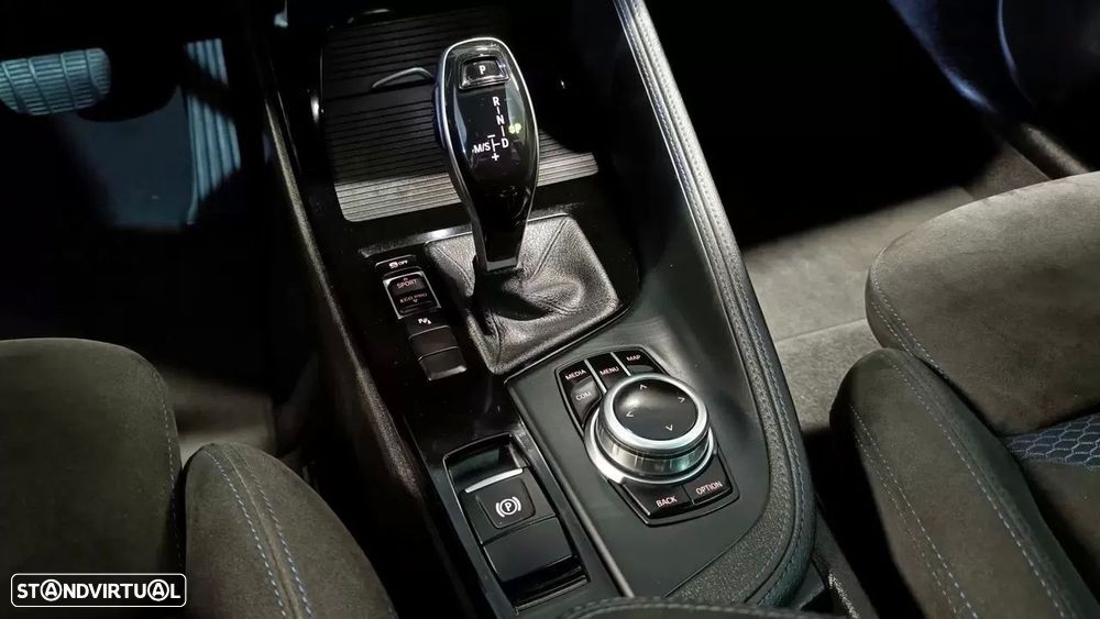 BMW X1 18 d sDrive Auto Pack M - 10