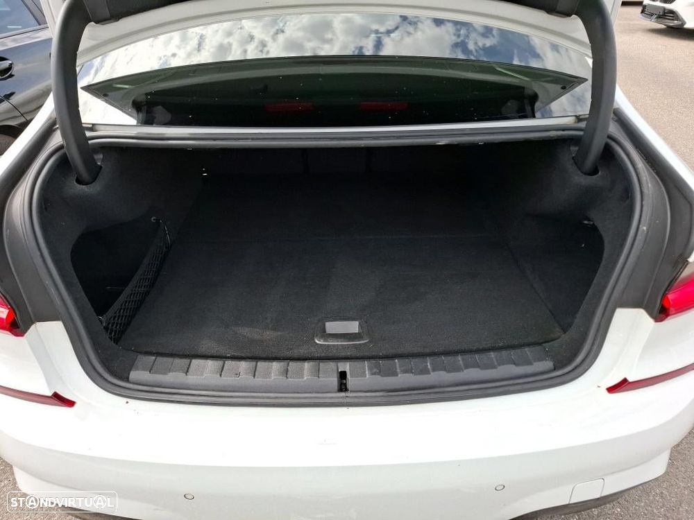 BMW 330 e Pack M Auto - 9