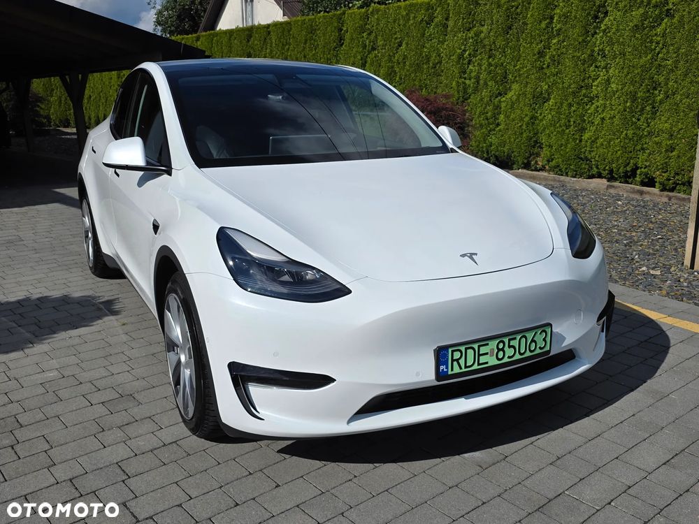 Tesla Model Y Long Range AWD - 3