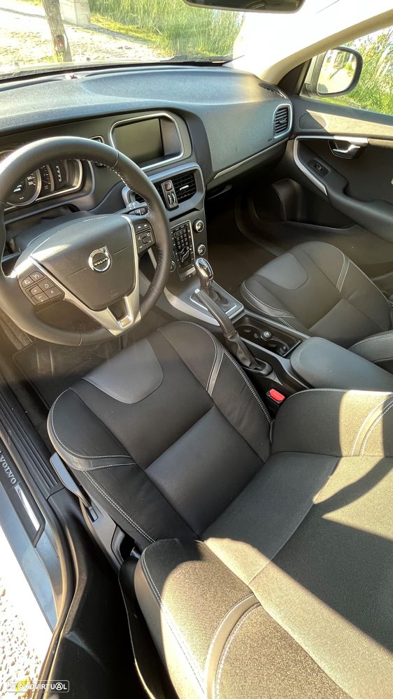 Volvo V40 2.0 D3 Momentum Geartronic - 22