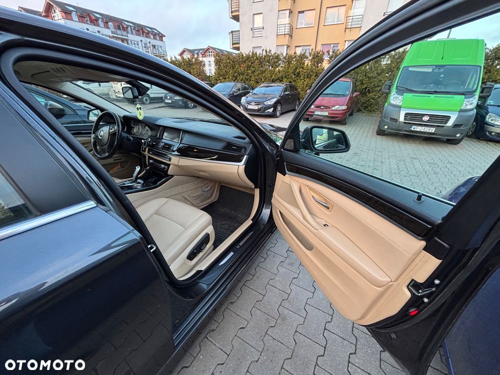 BMW Seria 5 528i xDrive - 25