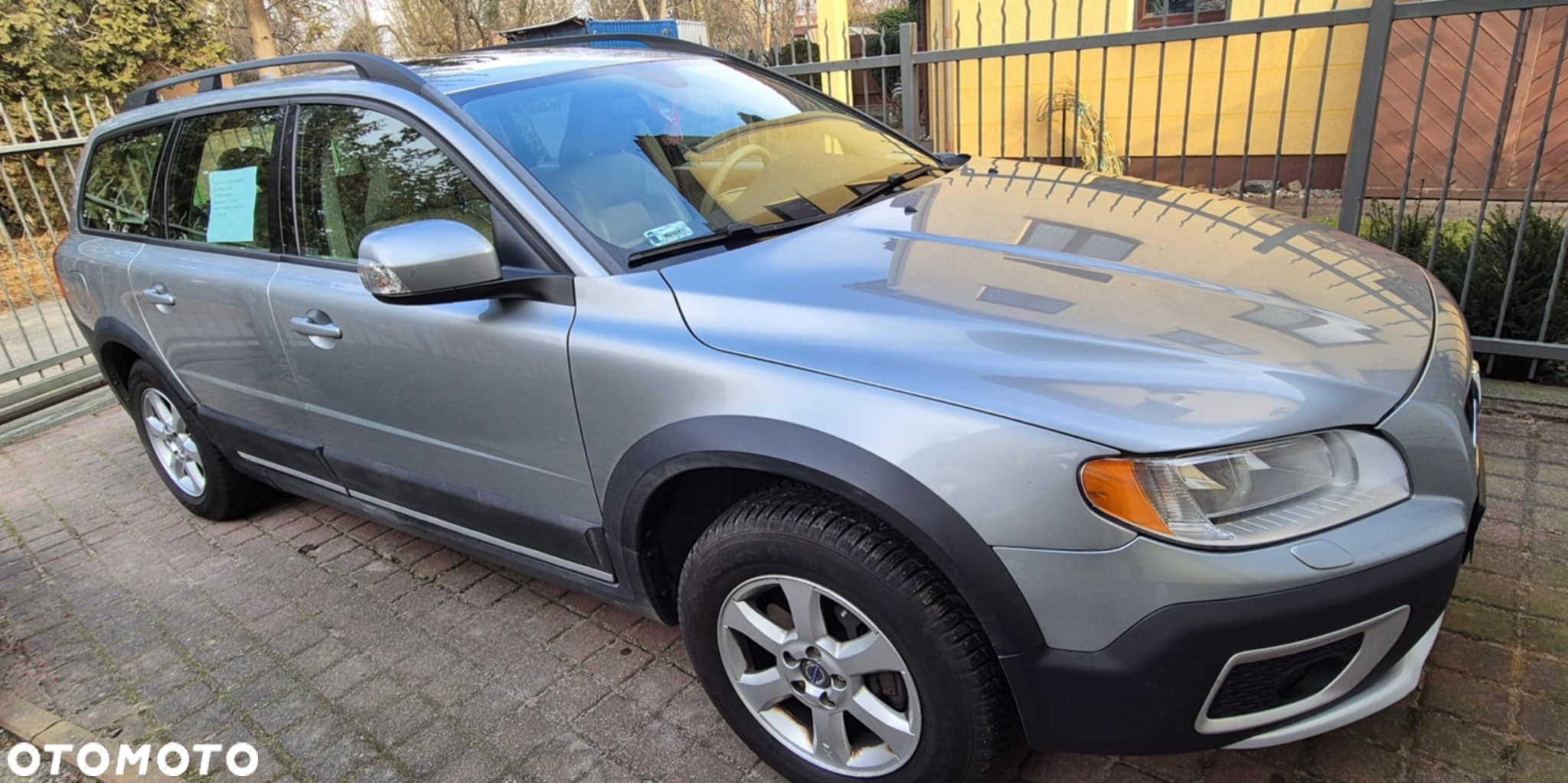Volvo XC 70 3.2 AWD Momentum - 1