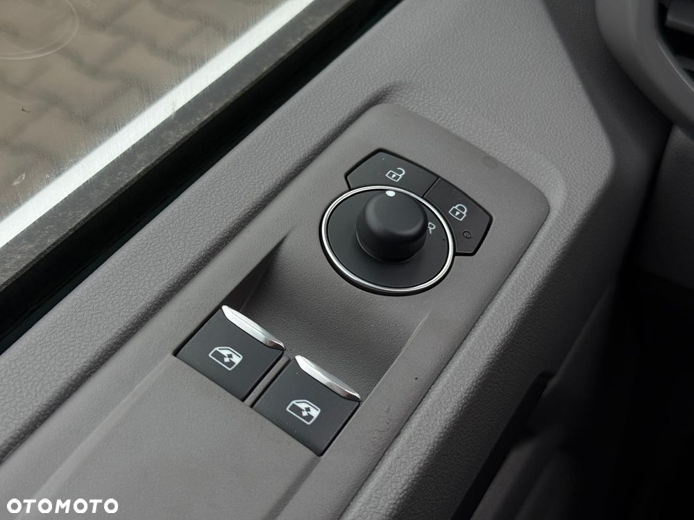 Volkswagen Caravelle 2.0 TDI L2 - 22