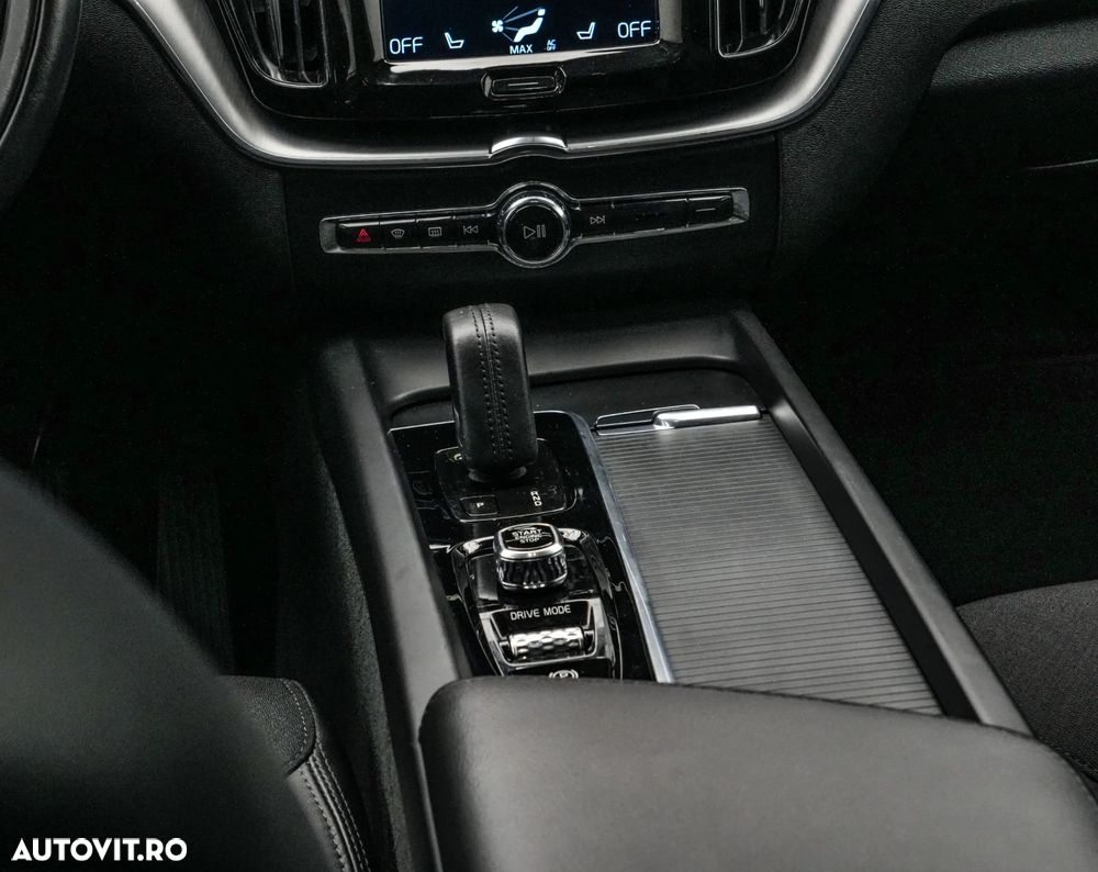 Volvo XC 60 B4 MHEV Momentum Pro - 19