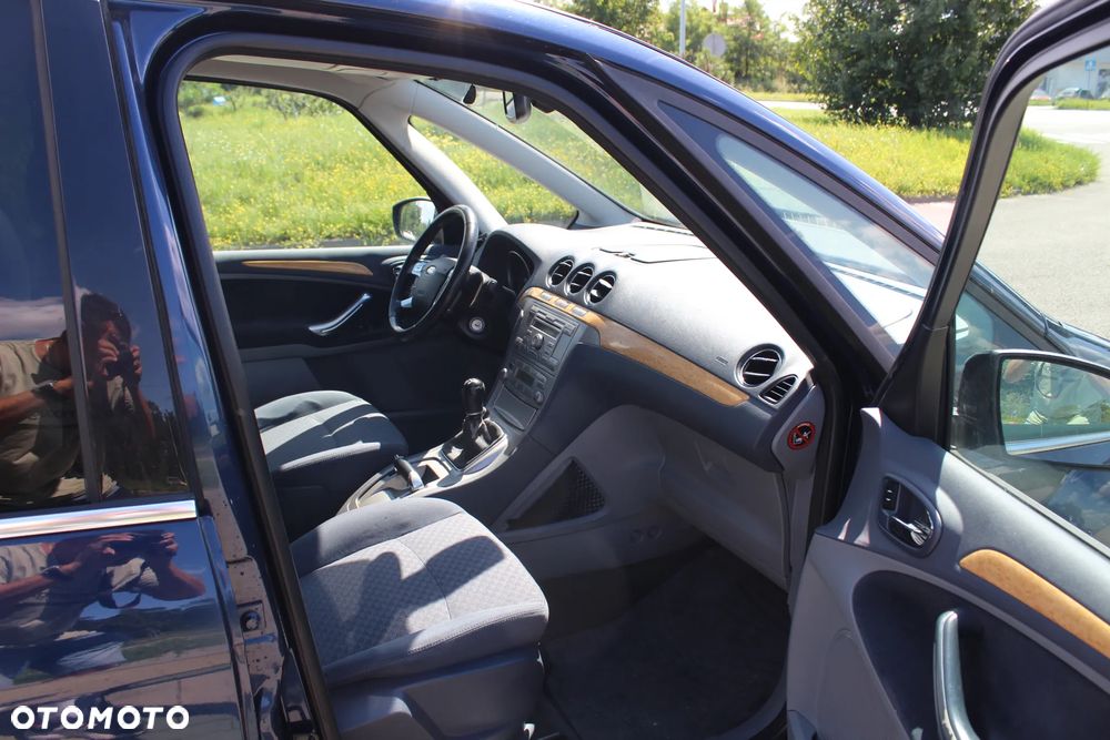 Ford Galaxy 2.0 Ghia - 2