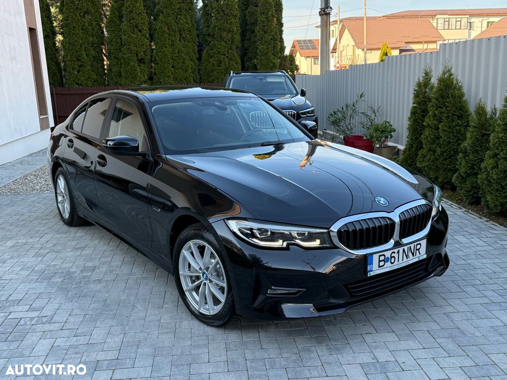 BMW Seria 3 330e xDrive Aut. Advantage - 1