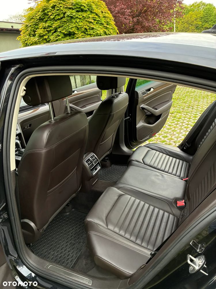 Volkswagen Passat - 4