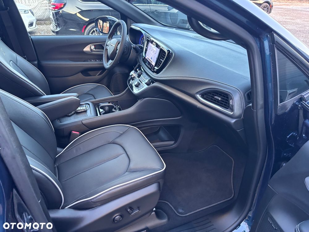 Chrysler Pacifica - 28