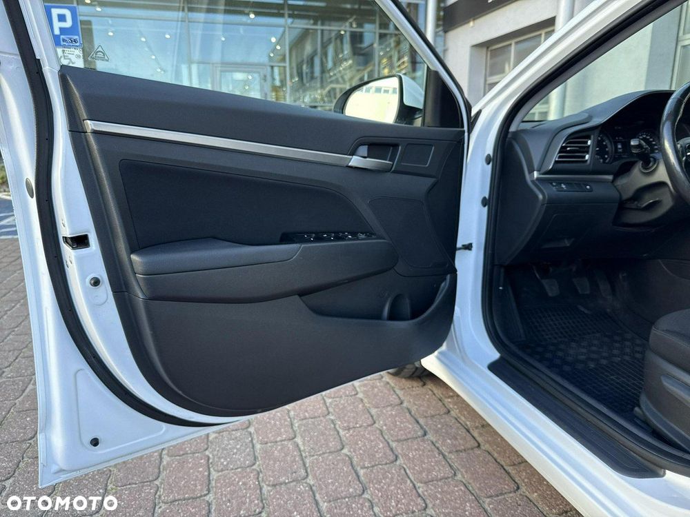 Hyundai Elantra 1.6 Comfort Premiere - 13