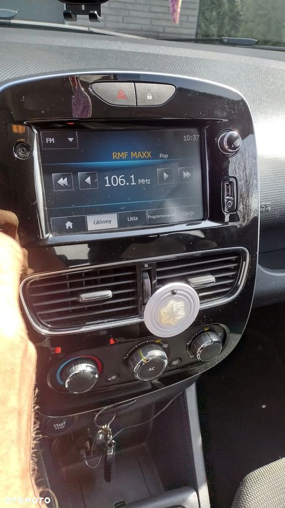 Renault Clio 1.2 16V 75 Life - 11