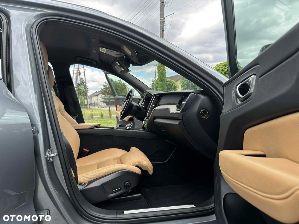 Volvo XC 60 B5 D AWD Inscription - 25