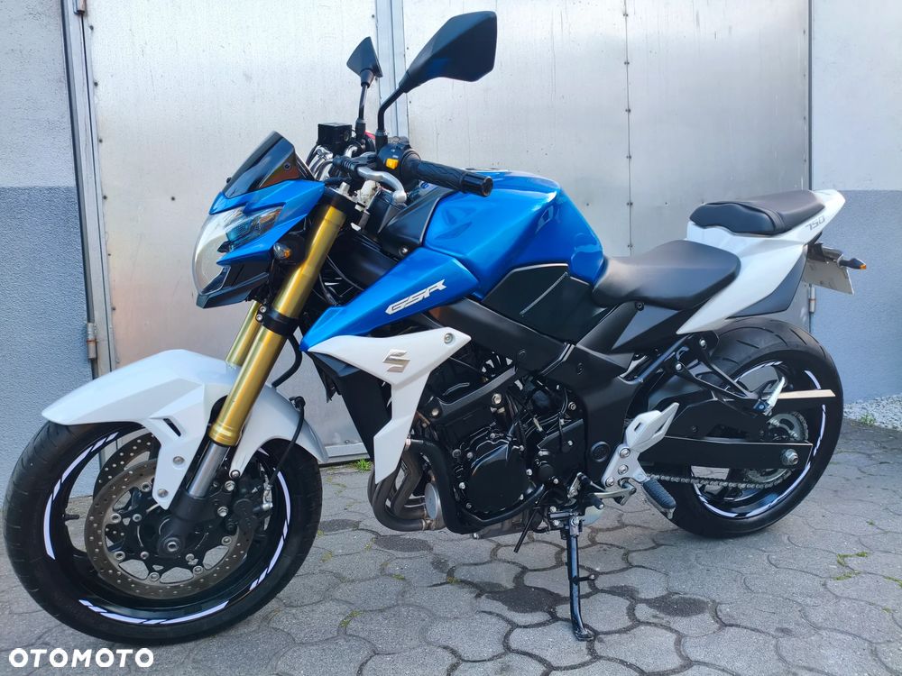 Suzuki GSR - 12