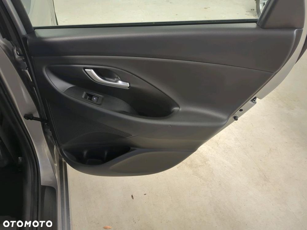 Hyundai i30 1.5 DPI Classic + - 18