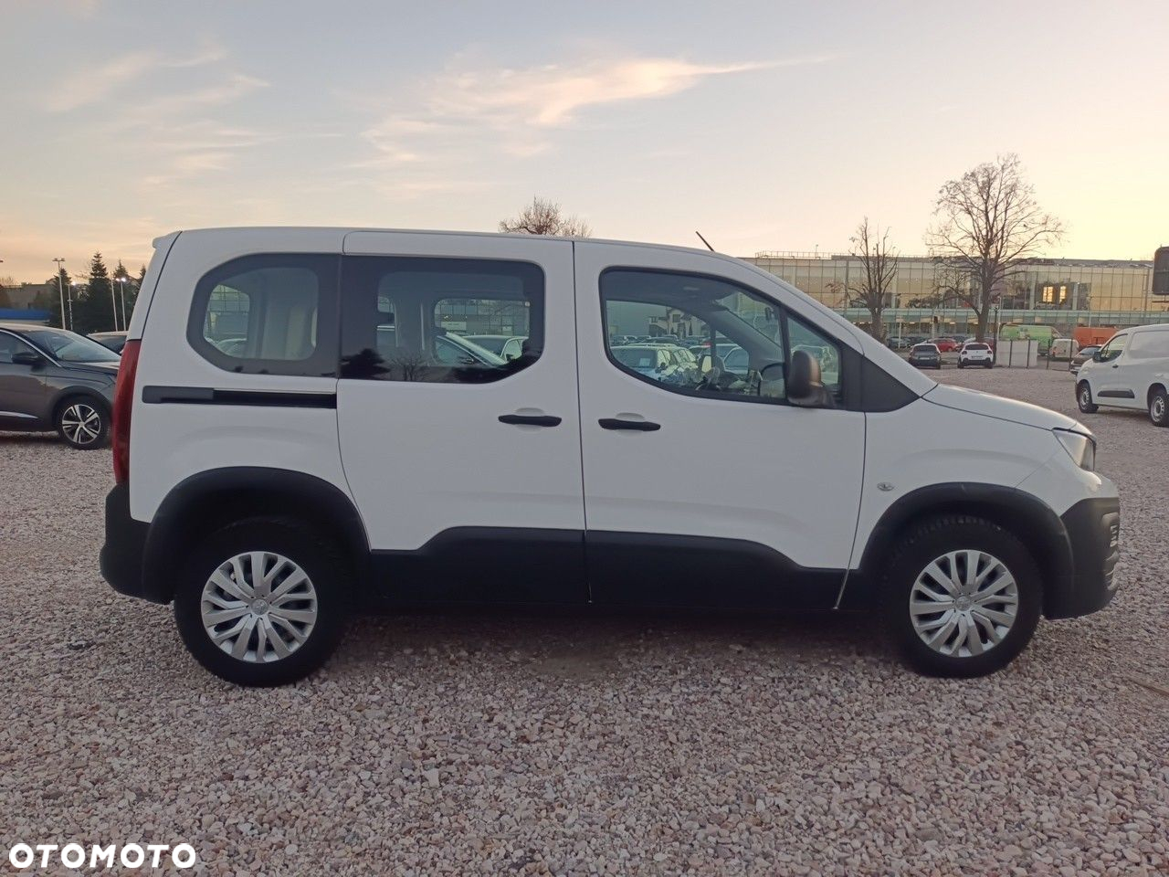 Peugeot Rifter 1.5 BlueHDI Active Pack S&S - 4