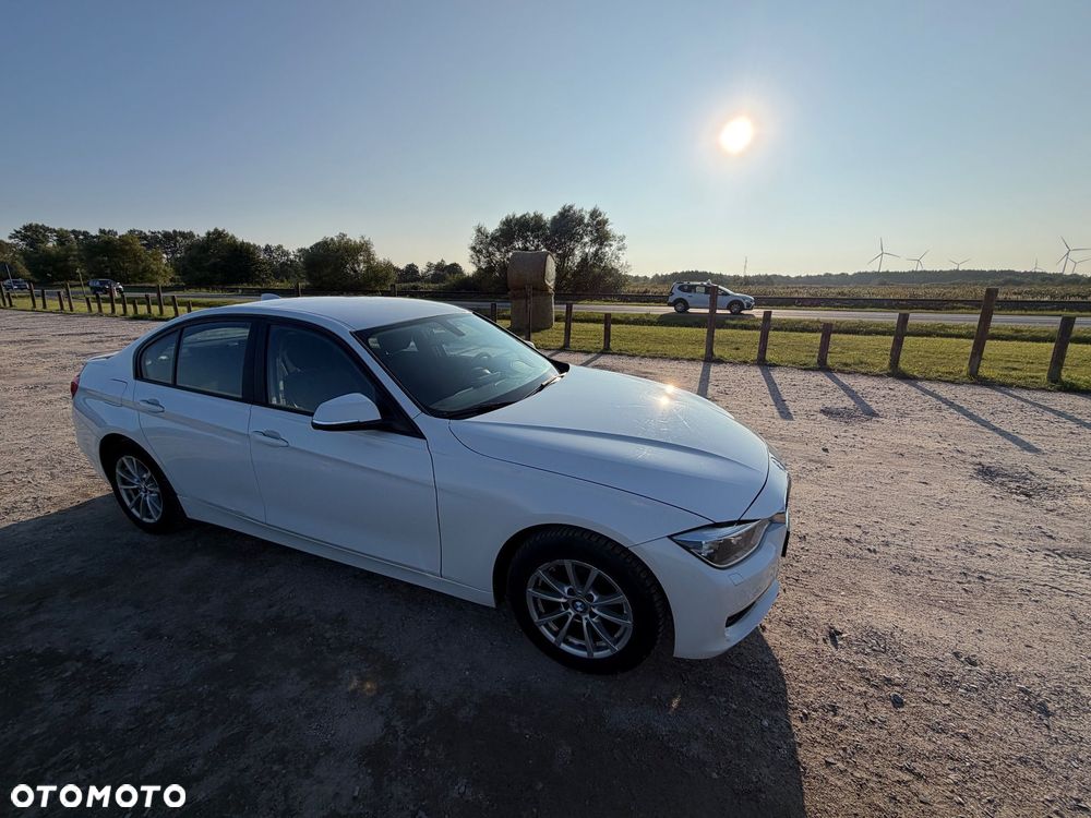 BMW Seria 3 318d - 15