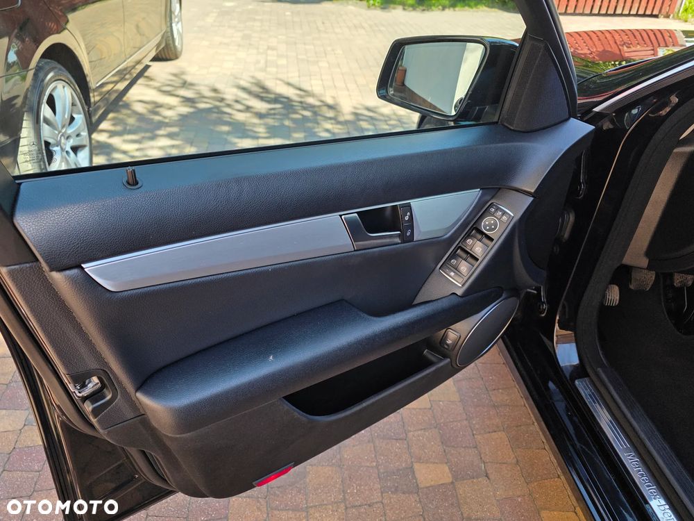 Mercedes-Benz Klasa C 180 BlueEFFICIENCY Avantgarde - 28