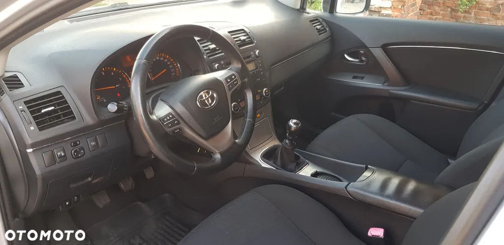 Toyota Avensis 2.0 D-4D Combi Executive - 9