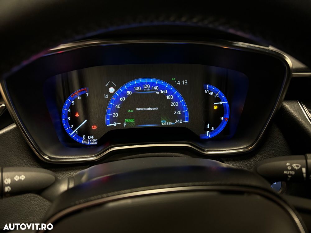 Toyota Corolla 1.8 Hybrid Team Deutschland - 14