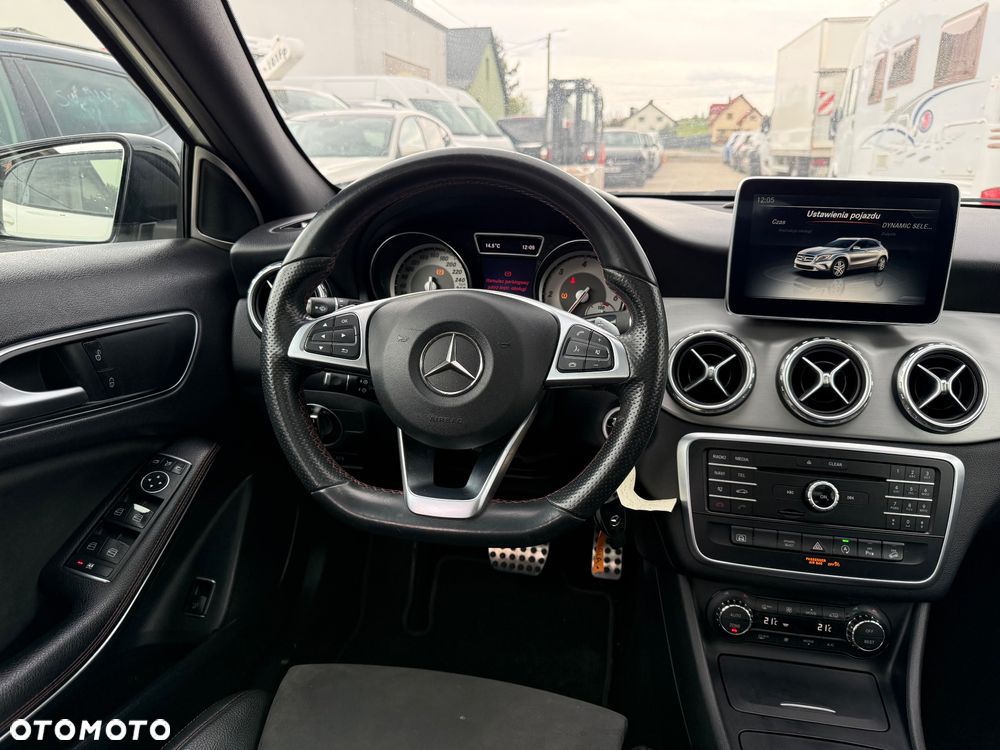 Mercedes-Benz GLA - 12
