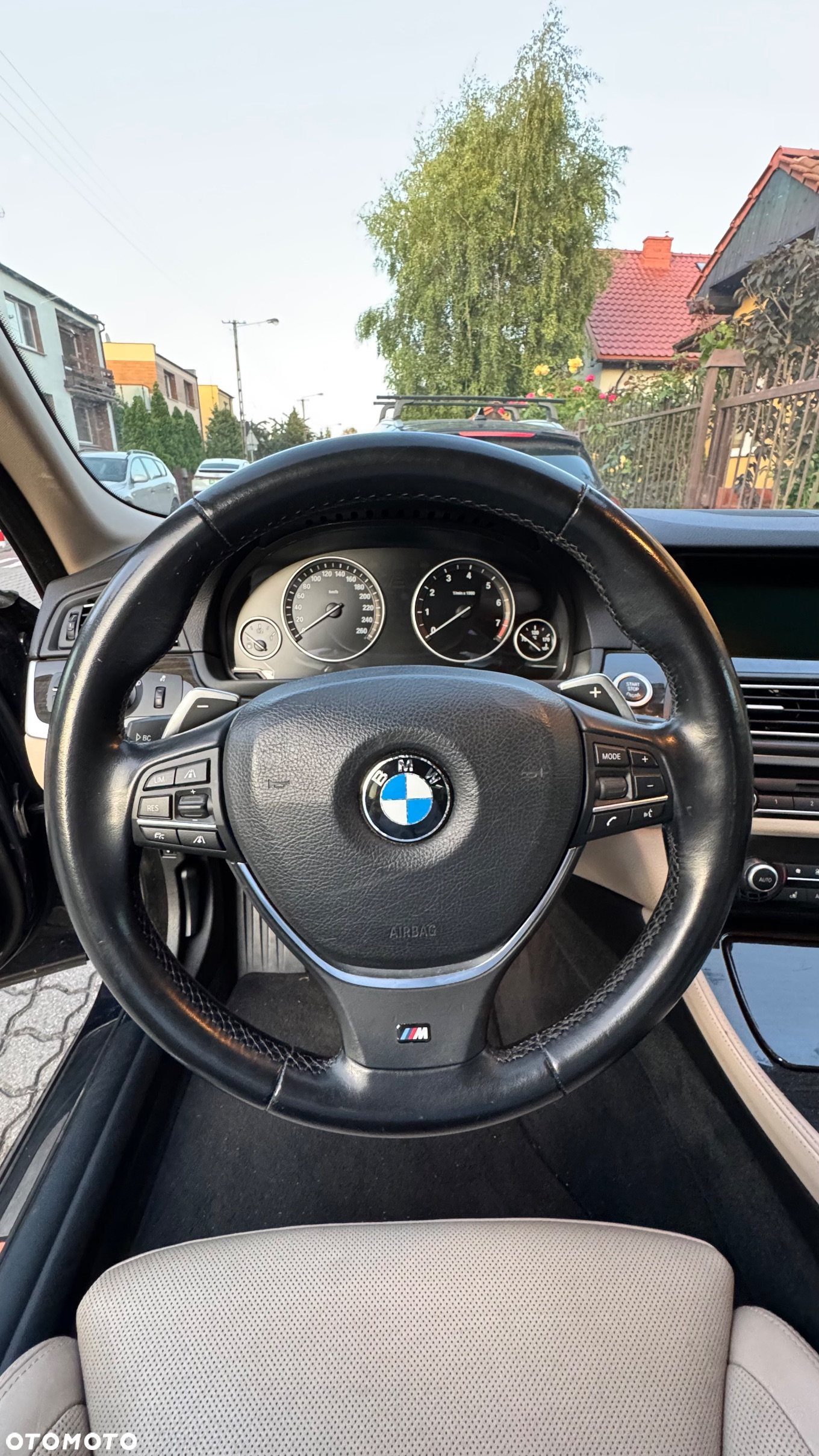 BMW Seria 5 550i - 13