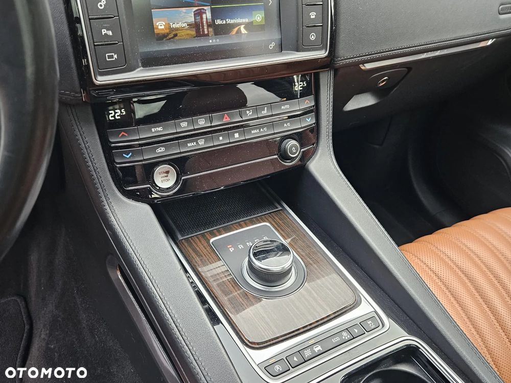 Jaguar F-Pace 2.0 i4D AWD Prestige - 25