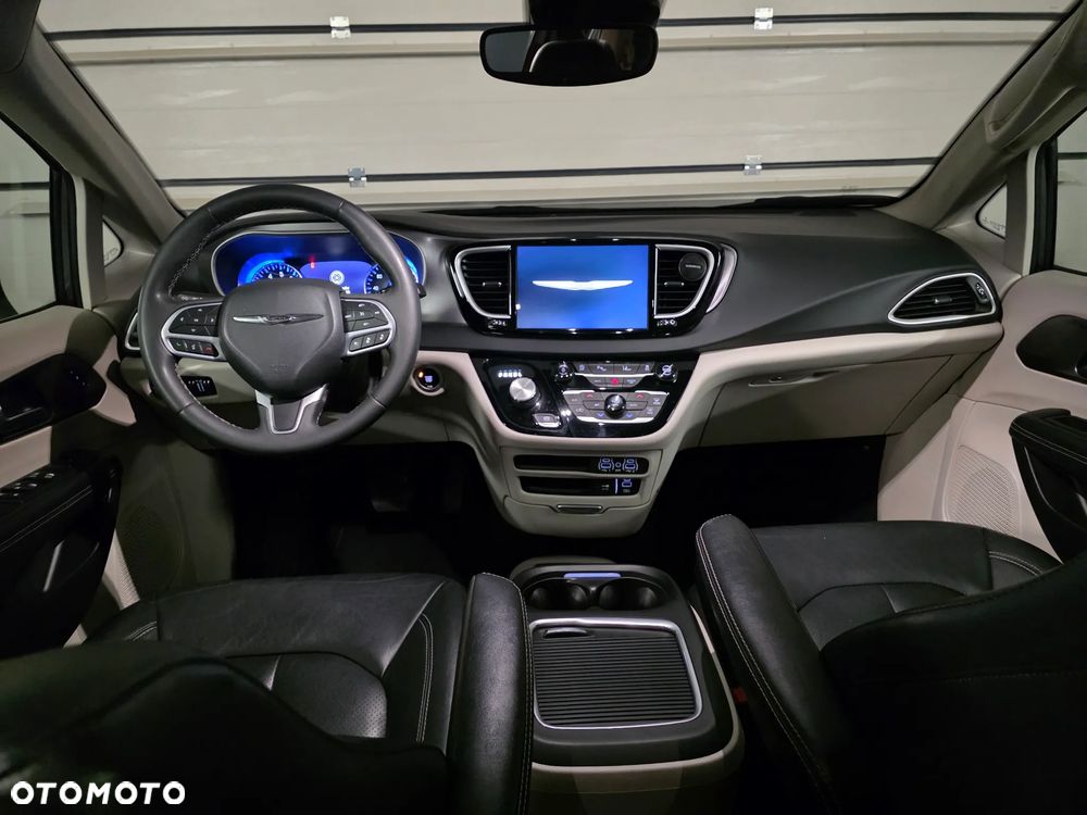 Chrysler Pacifica - 31