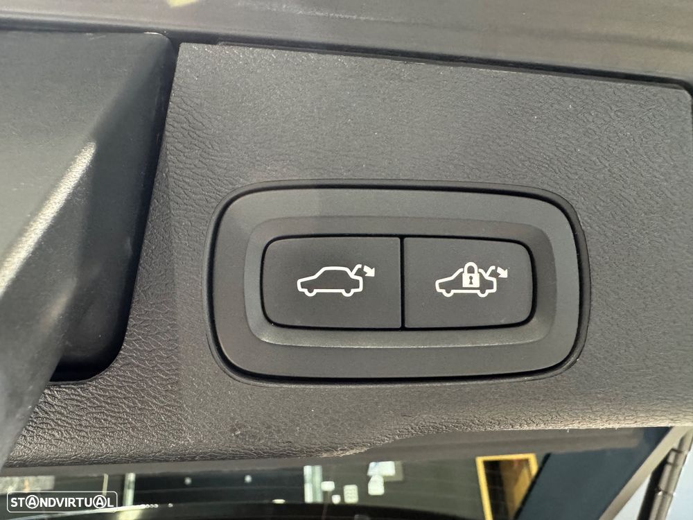 Volvo XC 60 2.0 B4 R-Design Geartronic - 18