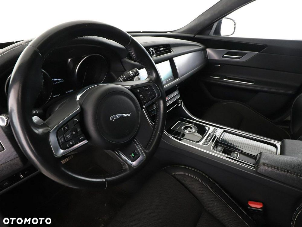 Jaguar XF 20d AWD R-Sport - 15