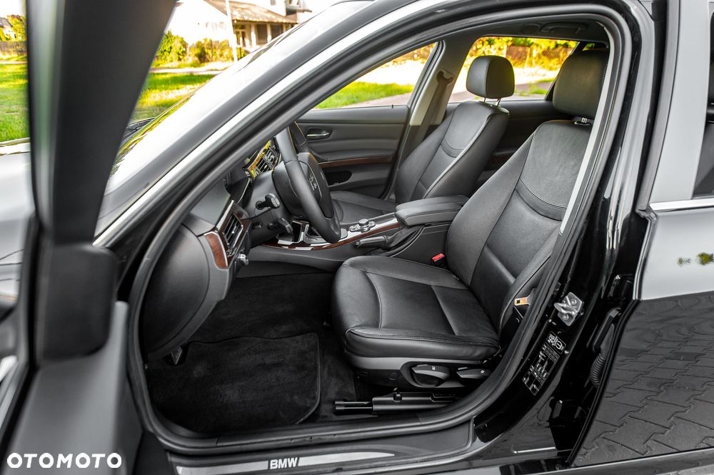 BMW Seria 3 325i xDrive - 19