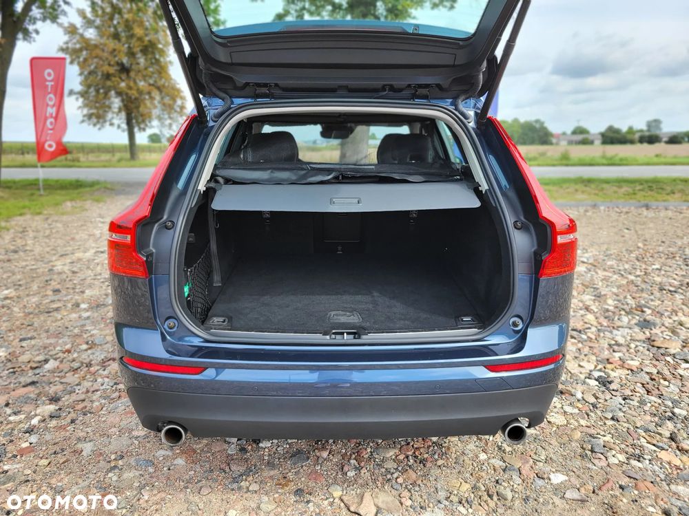 Volvo XC 60 T4 Momentum Pro - 22