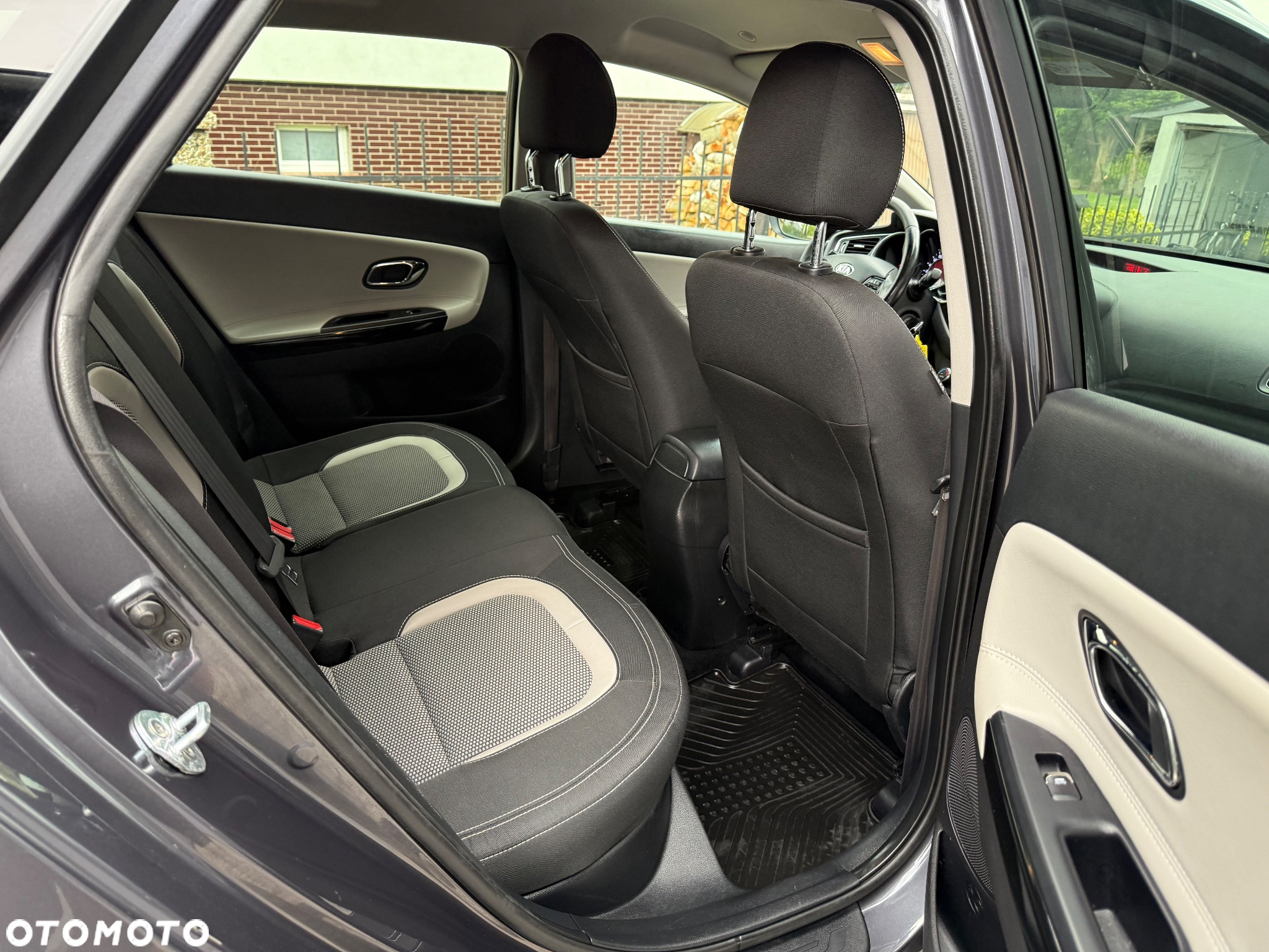 Kia Ceed 1.6 CRDi 136 ISG Vision - 13