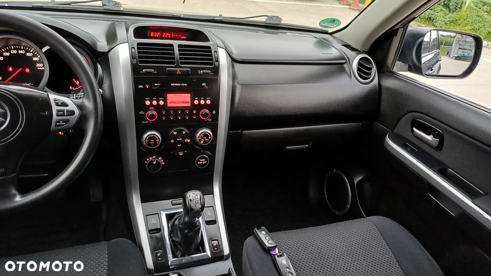Suzuki Grand Vitara 2.0 Comfort - 23