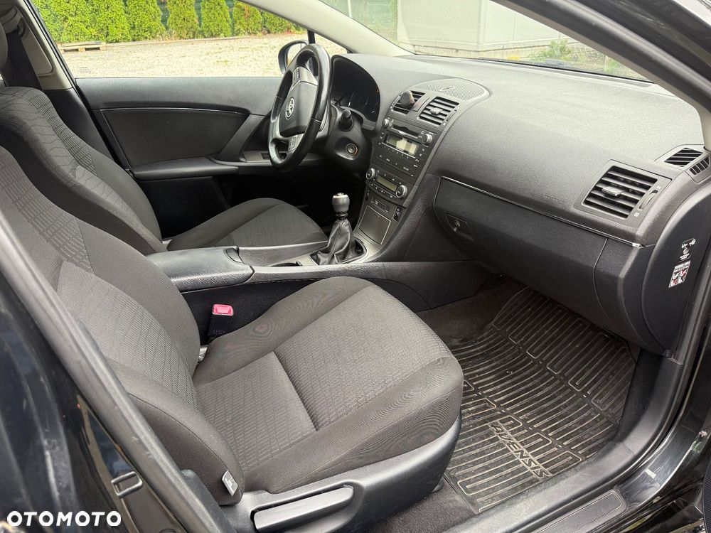 Toyota Avensis - 10