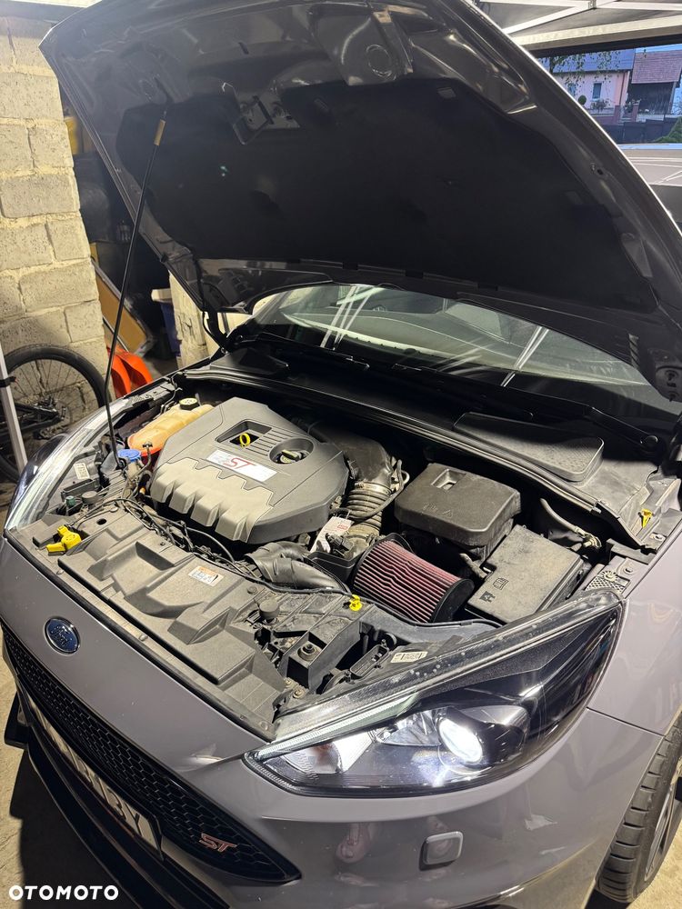 Ford Focus 2.0 EcoBoost ST-2 - 21