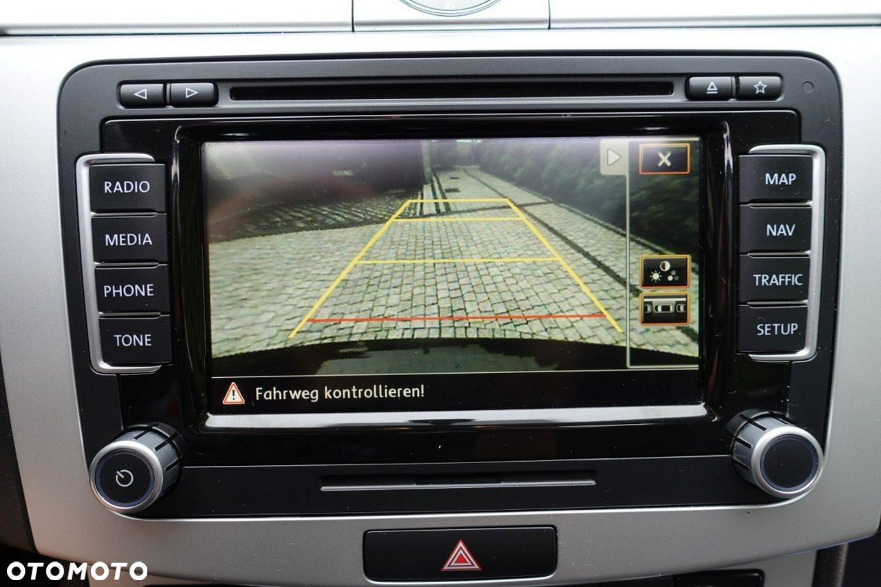 Volkswagen Passat - 14
