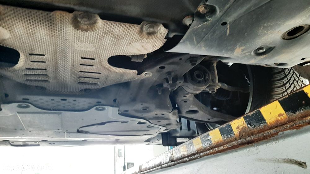 Mazda 3 SKYACTIV-G 120 NAKAMA - 38
