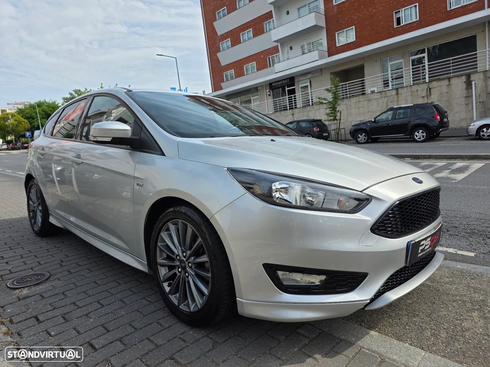 Ford Focus 1.0 EcoBoost MHEV ST-Line - 4