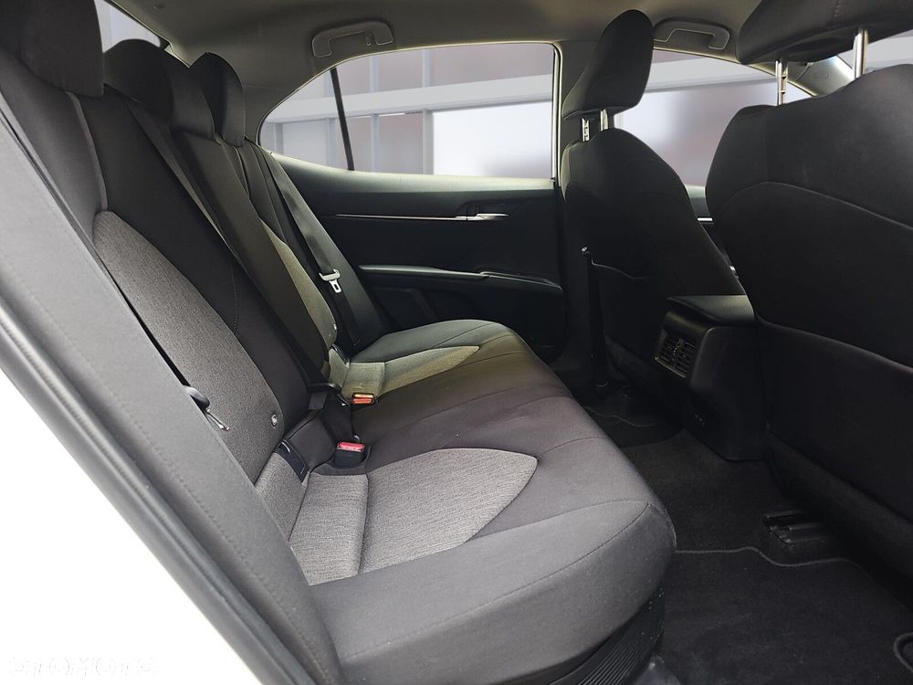 Toyota Camry 2.5 Hybrid Comfort CVT - 12