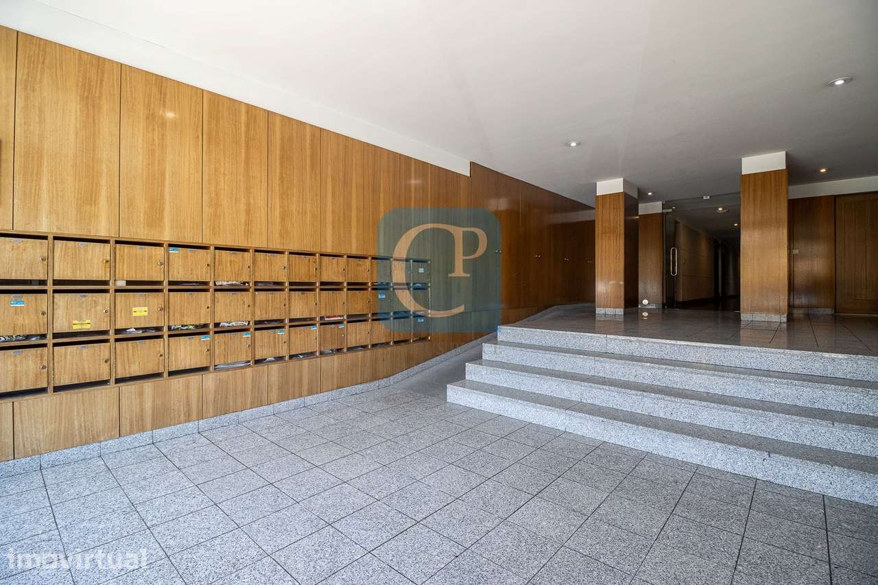 Apartamento T2, junto ao Hospital de São João. - Grande imagem: 2/24