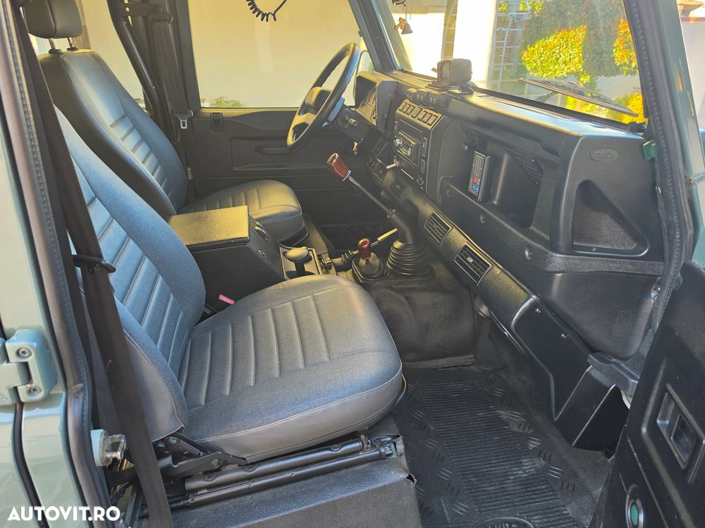 Land Rover Defender 110 S/W - 10