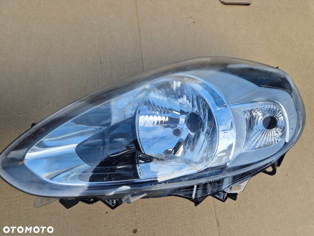 Fiat Punto EVO komplet reflektorów.Valeo.EU - 4